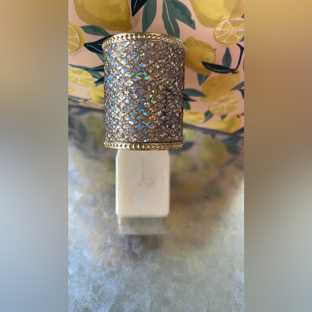 Bath and body works wallflower plug in